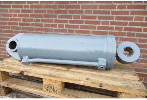 Boring 200 slag 500 Dubbelwerkend 60 TON. Old stock